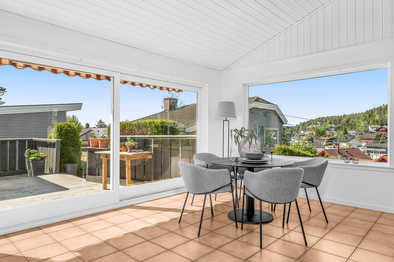 De store vindusoverflatene gir rikelig med lysinnslipp Galleribilde