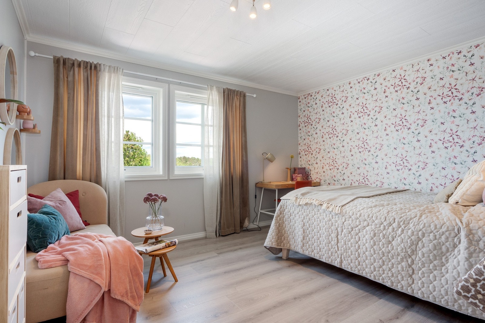 Soverommene er holdt i lyse og moderne farger. Galleribilde