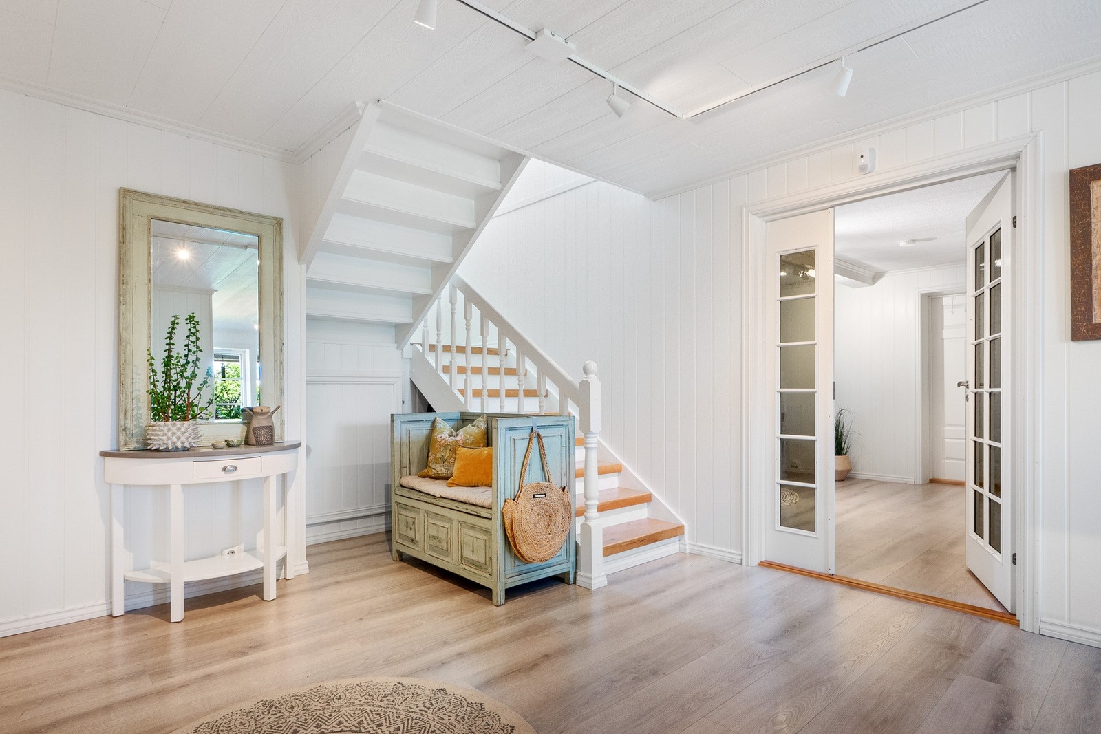 Hele underetasjen har varmekabler (med unntak av kjølerommet). Galleribilde