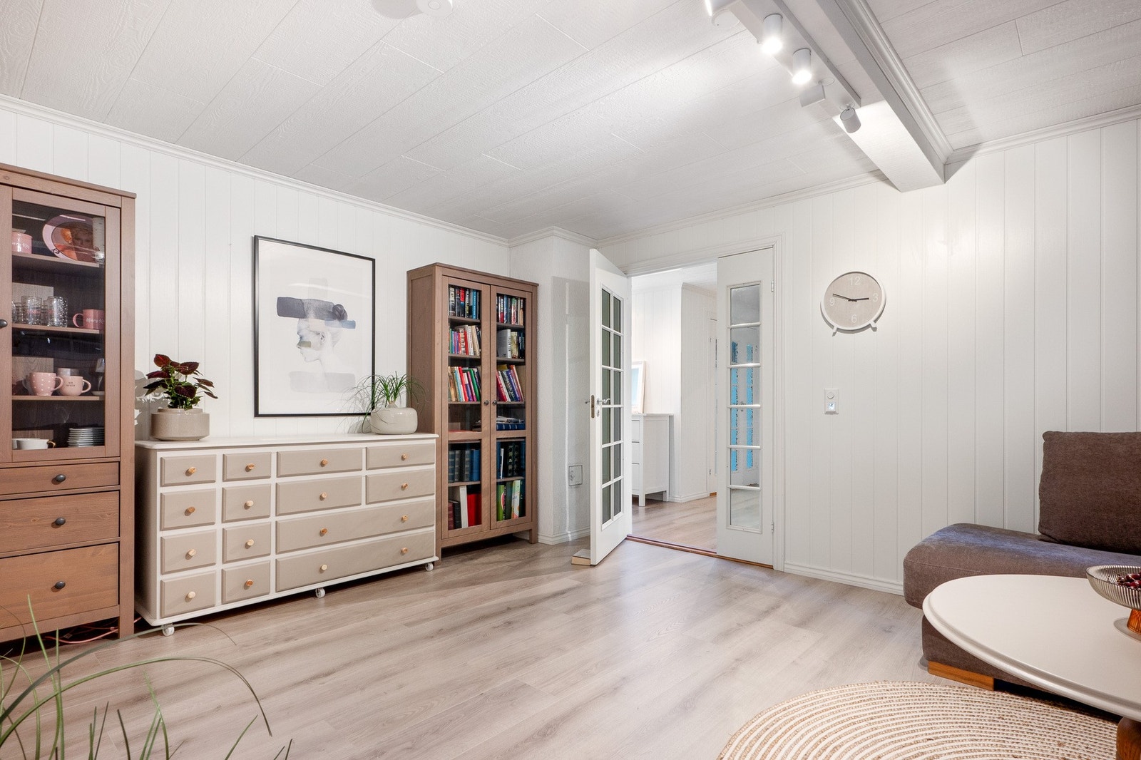 Finnes det barn eller ungdom i huset vil de sannsynligvis gjøre dette til sin private sone, et sted hvor de kan ha med seg venner hjem. Rommet er ikke godkjent for varig opphold. Galleribilde