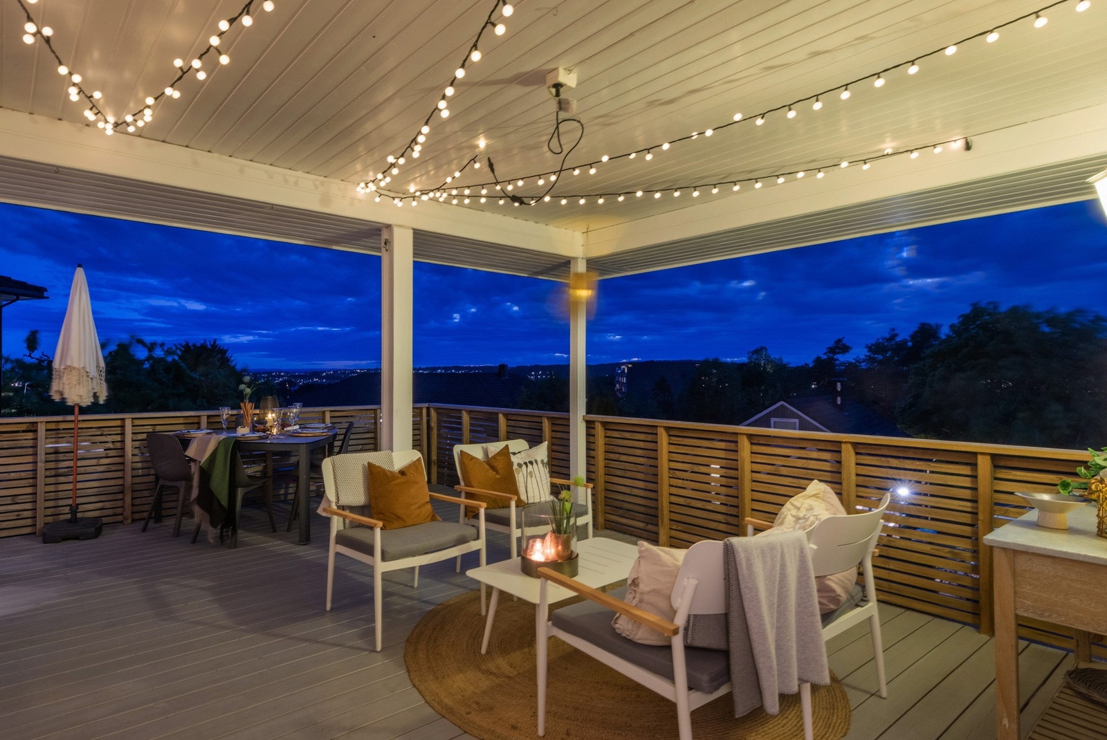 Her finner du ro med kaffekoppen en tidlig morgenstund, eller nyter lange sommerkvelder med familie og venner. Galleribilde