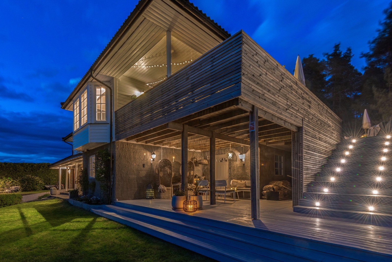 De ulike uteområdene skaper flere soner for lek, avslapning og sosiale sammenkomster. Galleribilde