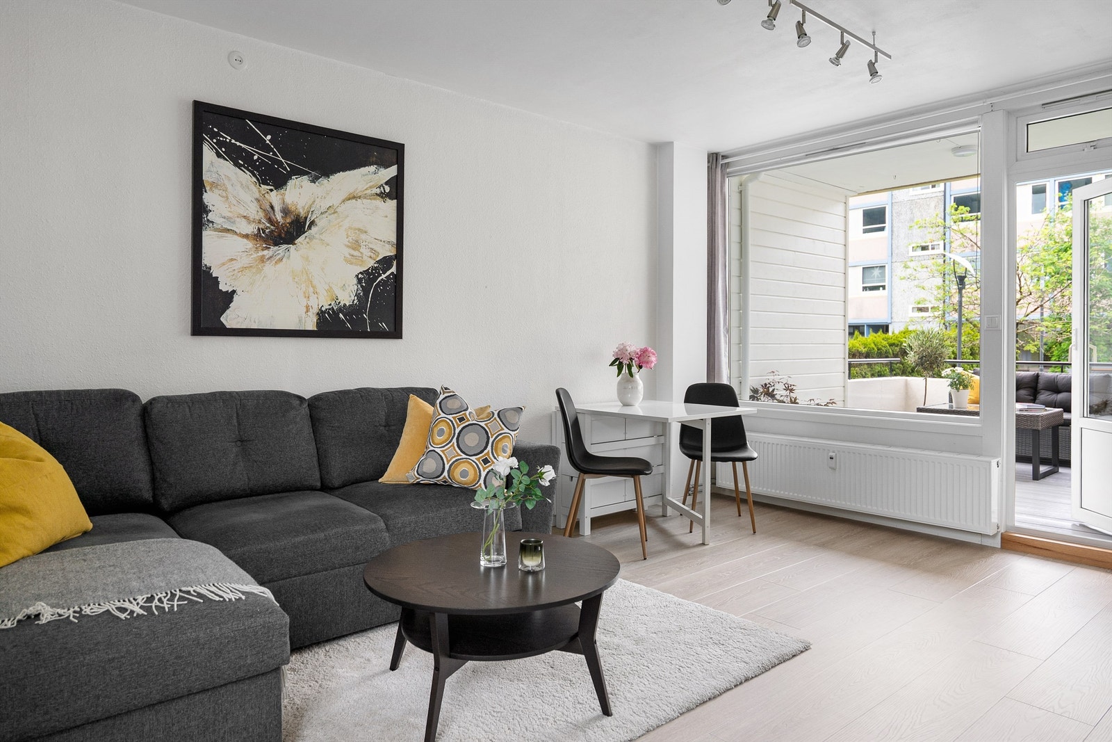 - Det er også plass til en spisegruppe - Galleribilde