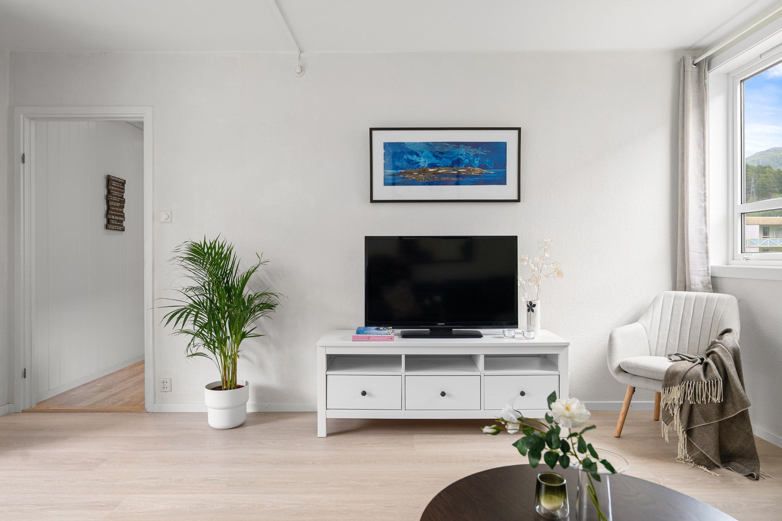 - God plass til en koselig TV-krok. Grunnpakke med tv/internett inkludert i felleskostnadene - Galleribilde