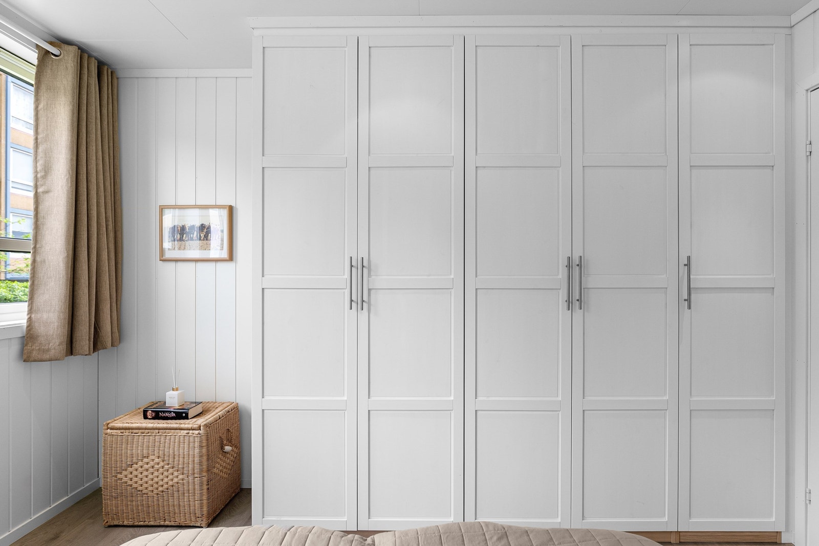 - Innredet med store garderobeskap - Galleribilde