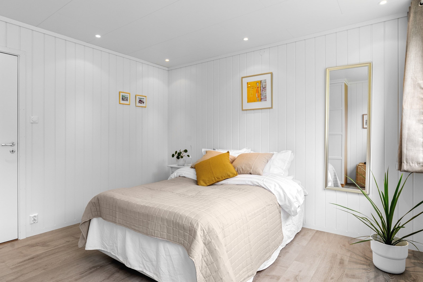 - Fine overflater gjennomgående i leiligheten - Galleribilde