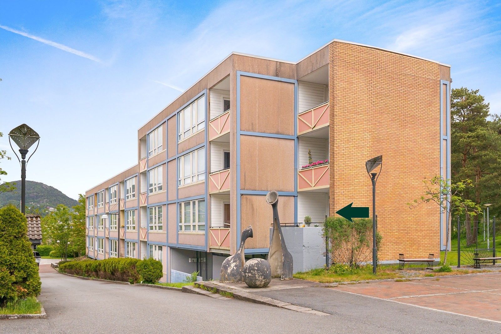 - En flott leilighet i høy 1. etasje med ekstra stor balkong - Galleribilde