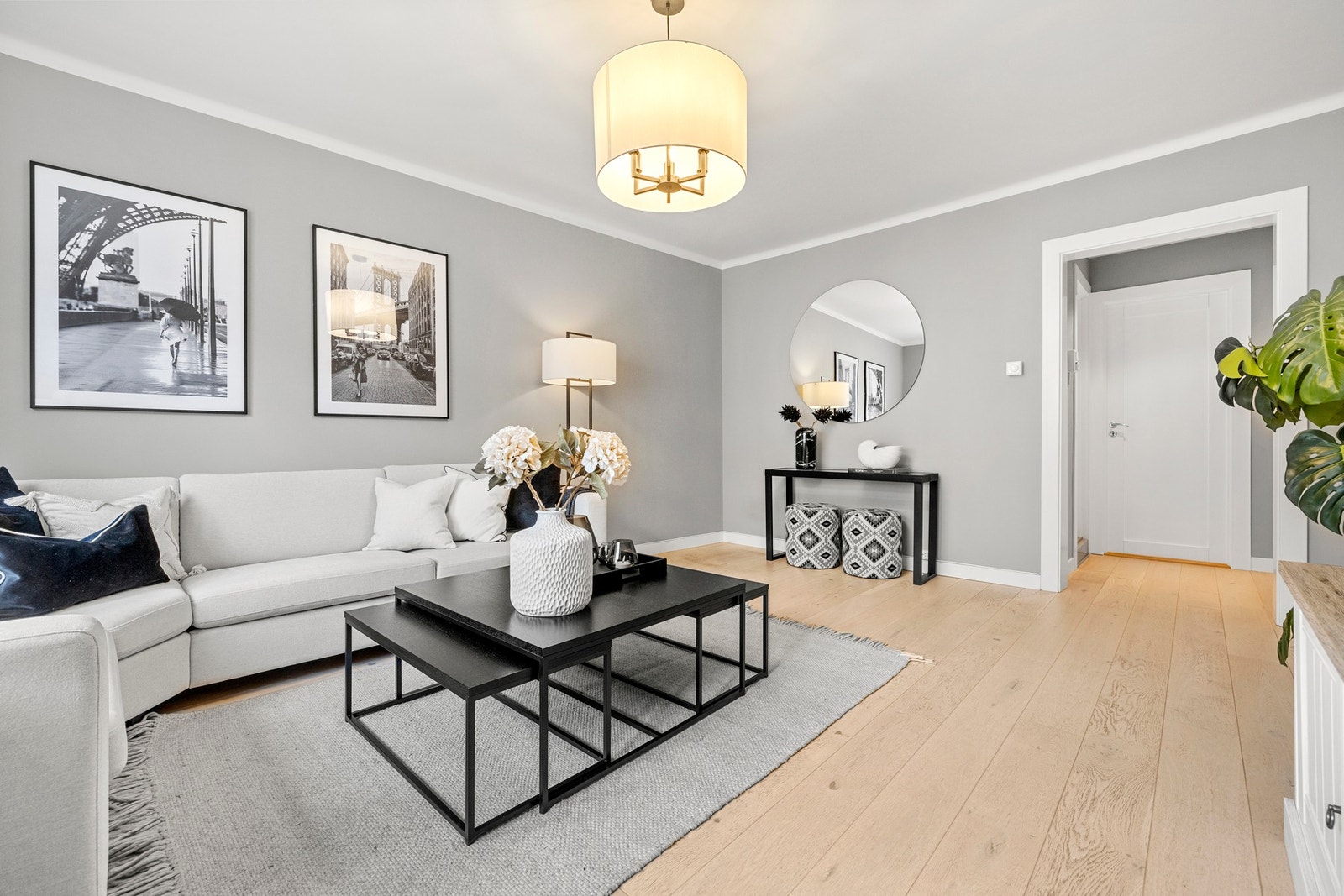 På gulvet er det lagt lekker 1-stavs eikeparkett. Galleribilde