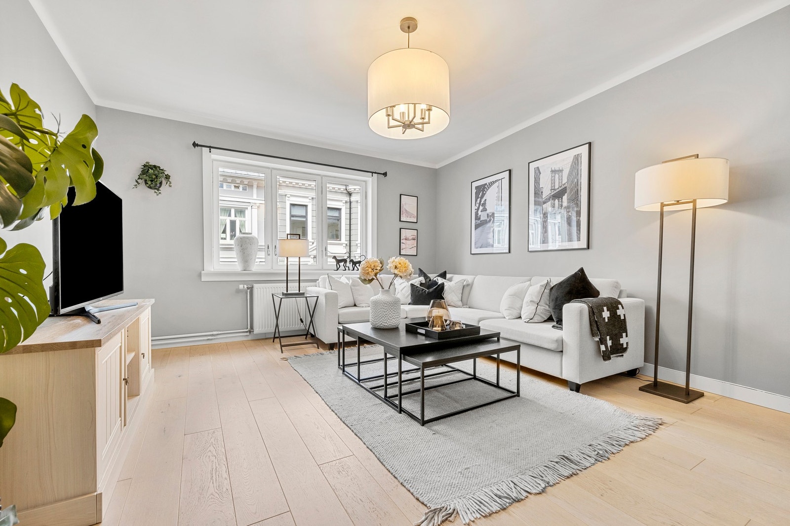 Stuen er lys og innbydende. Galleribilde