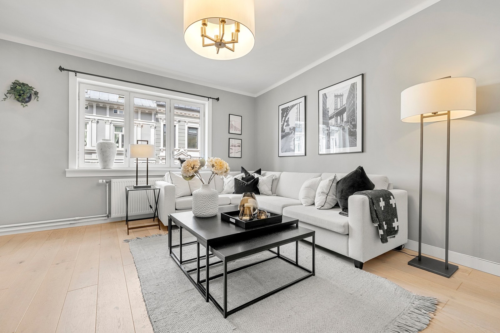 Overflatene er malt i en lys og moderne fargetone. Galleribilde