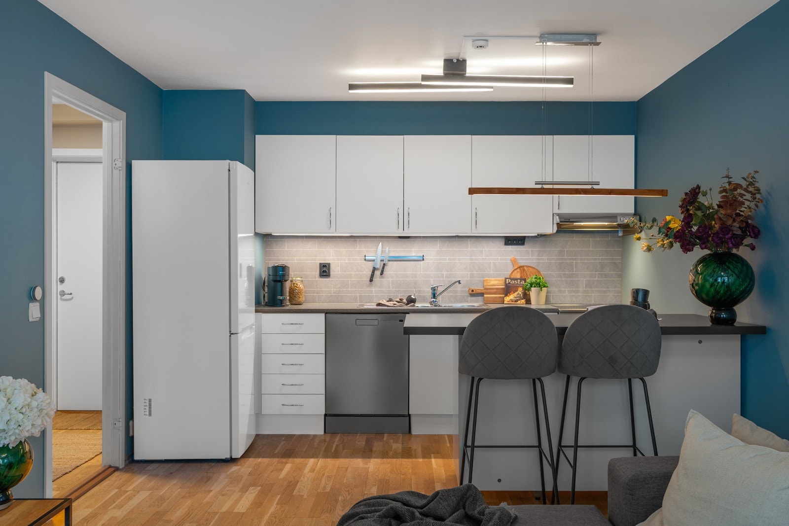 Spiseplassen ligger praktisk plassert mellom stuen og kjøkkenet. Galleribilde