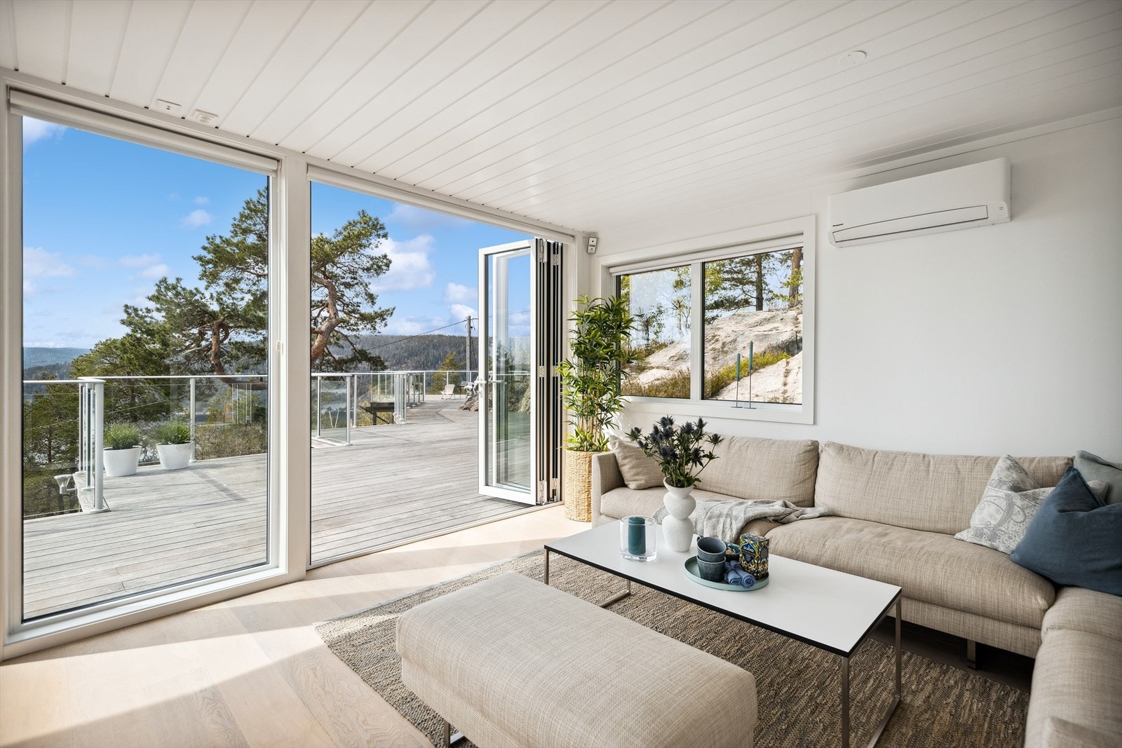 Aircondition/varmepumpe i stue og på begge soverom i annekset. Galleribilde