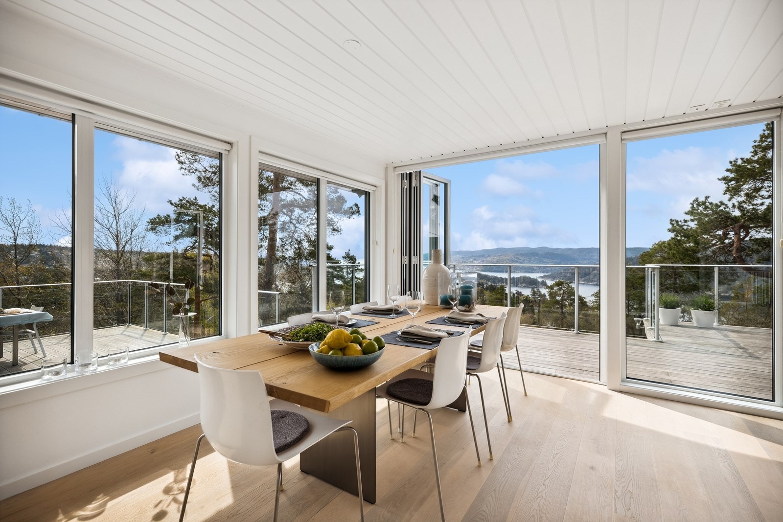 Solskjerming zipscreens med wifi og mulighet for automatikk på alle solutsatte vinduer. Galleribilde