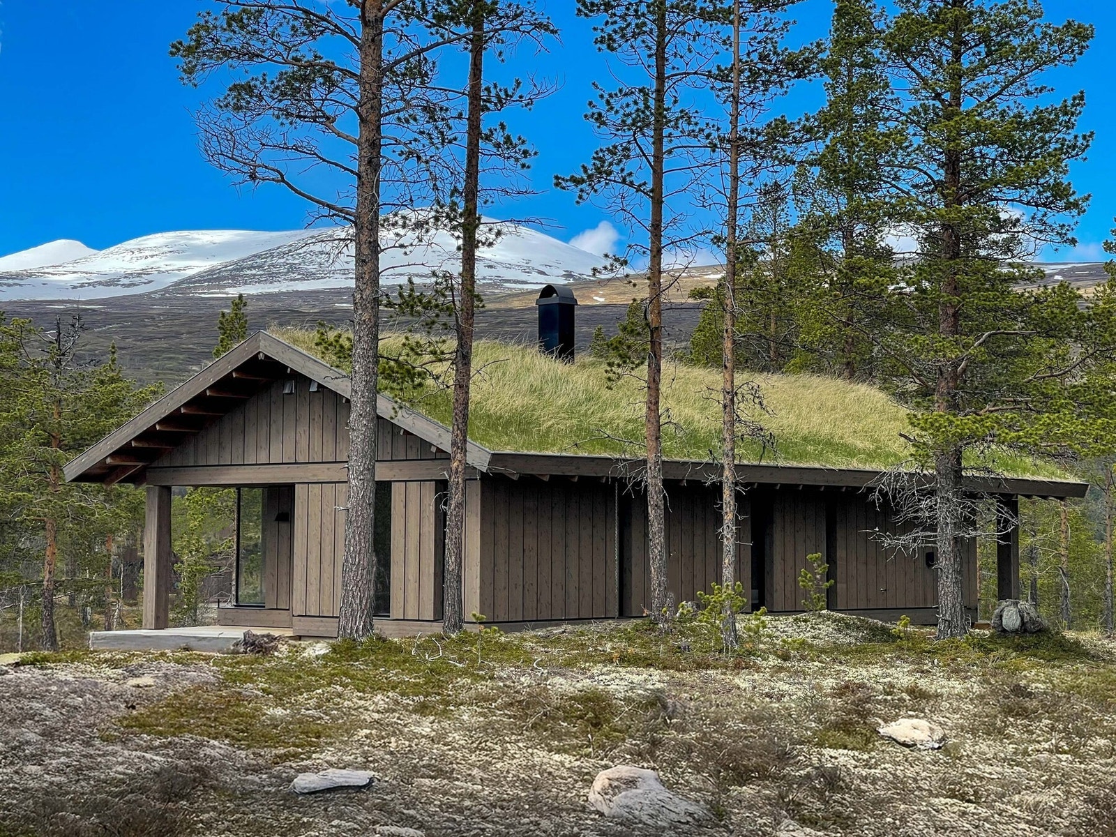 Sjekk ut denne flotte hytta i Jotunheimen - med nydelig utsikt mot Nautgardsmassivet Galleribilde