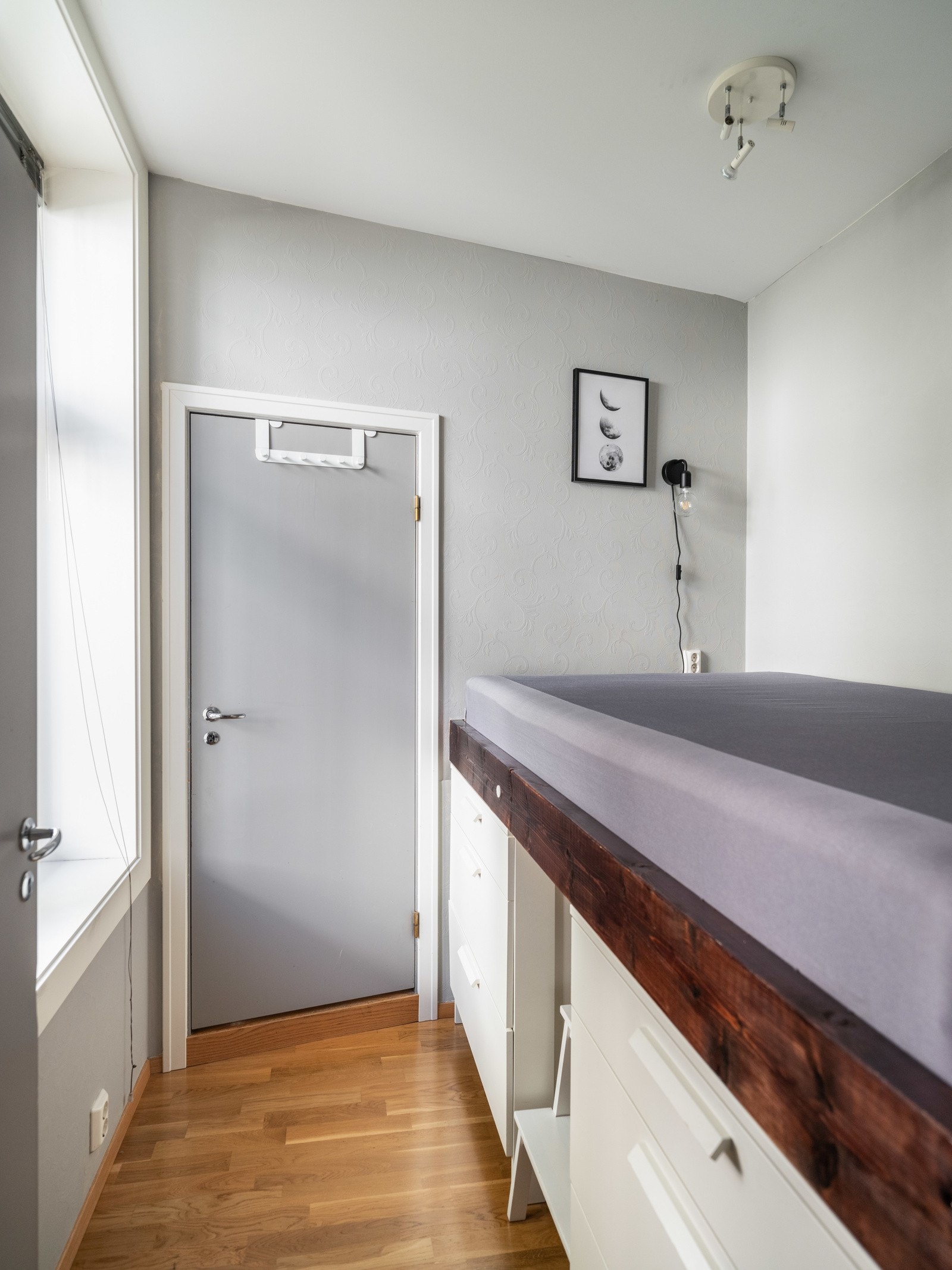 Soverommet har spesialtilpasset seng med lagring under. (Soverommet er ikke byggemeldt) Galleribilde