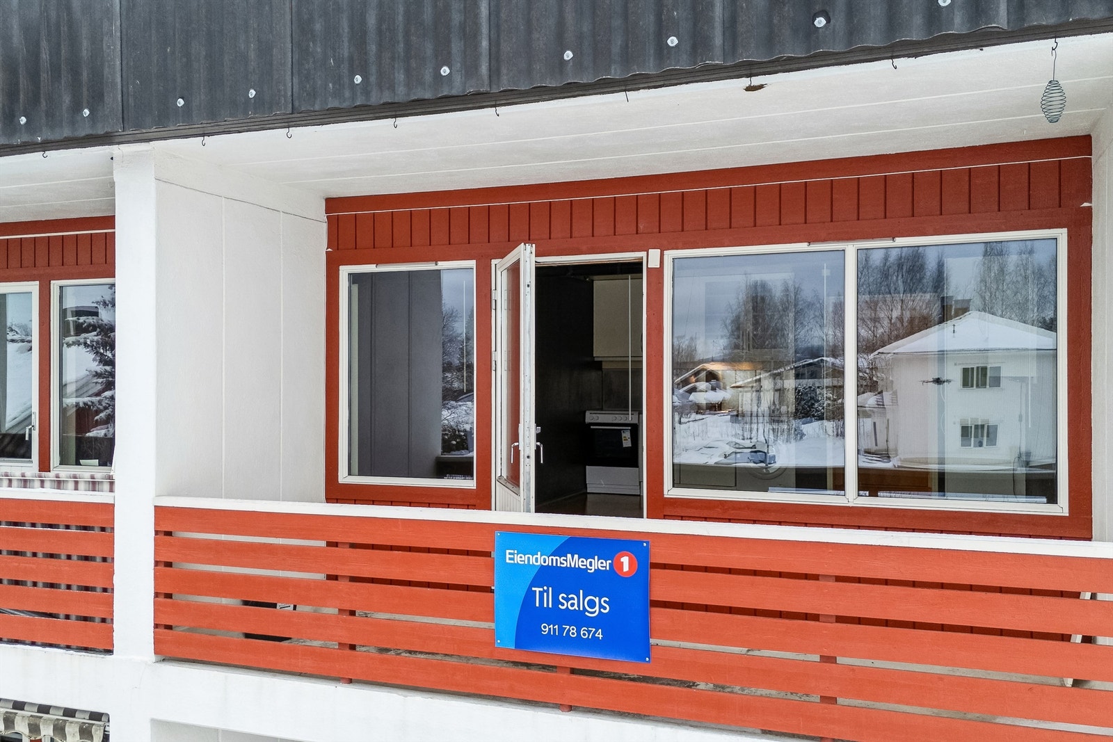 Overbygget balkong med utgang fra stuen Galleribilde