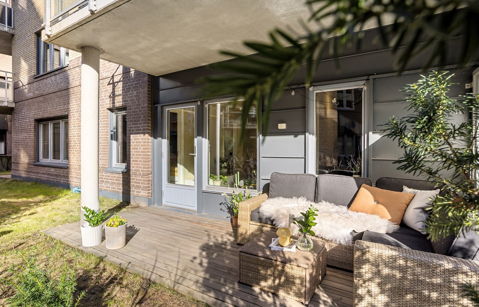 Markterrassen vender mot rolig og avskjermet bakgård. Galleribilde