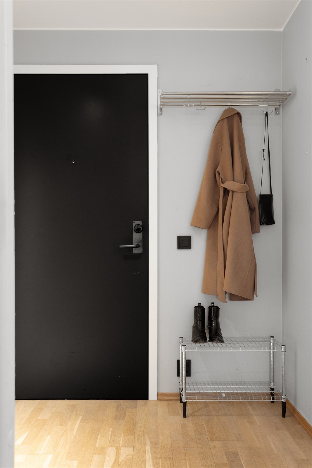 Velkommen inn! Det første som møter deg i leiligheten er en lys og innbydende entré som gir et godt førsteinntrykk av leiligheten. Galleribilde