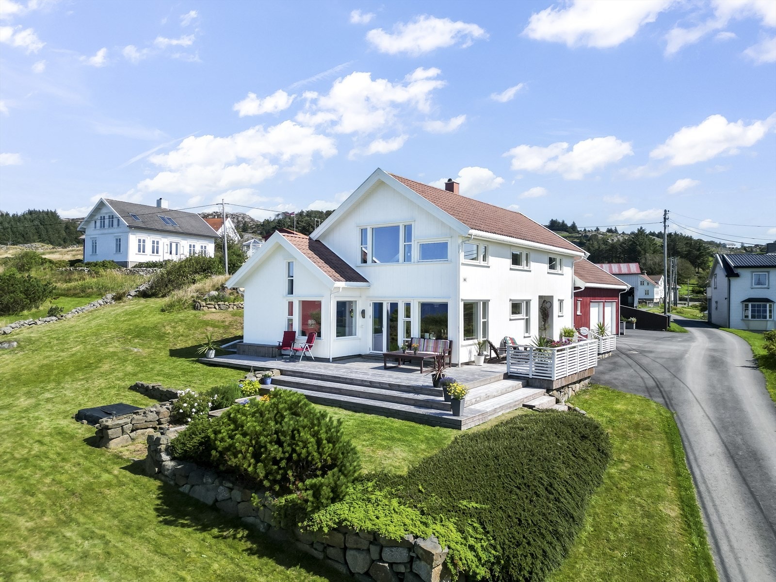 EiendomsMegler1 ved Kjetil Elle har gleden av å presentere en nydelig eiendom på vakre Vest-Lista, Jølleveien 161 Galleribilde