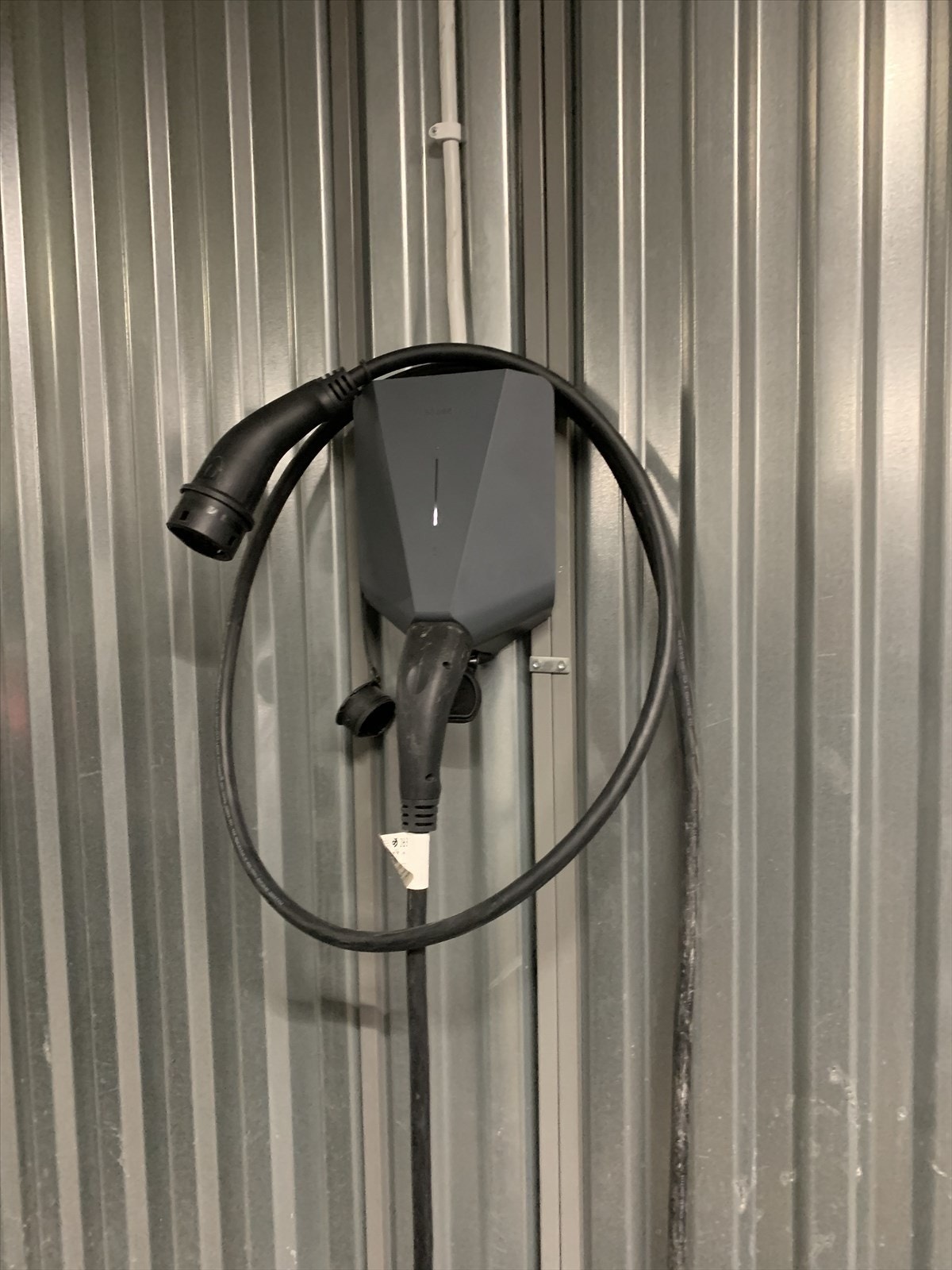 Felleskostnader på 266,- pr mnd. Regning for lading kommer 1 gang i året og avhenger av forbruk. Galleribilde
