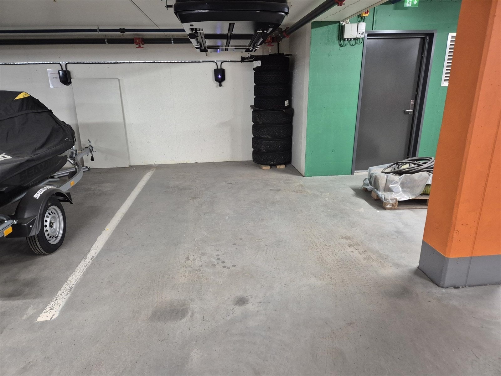 Mulighet til leie av garasjeplass i lukket kjeller i Wergelands Gate. Galleribilde