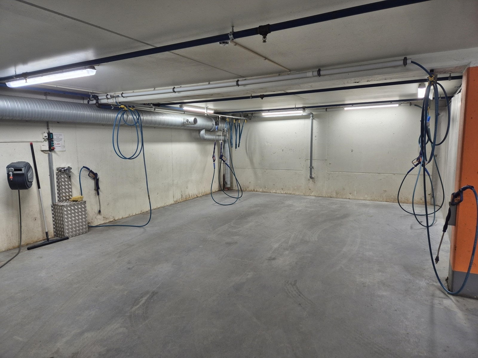 Det er eget vaskeanlegg i garasjeanlegget. Galleribilde
