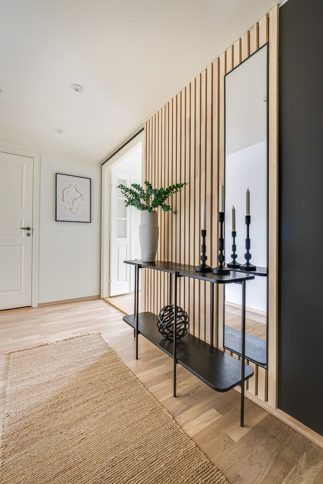 Entré med spilevegg som gir et godt førsteinntrykk! Galleribilde