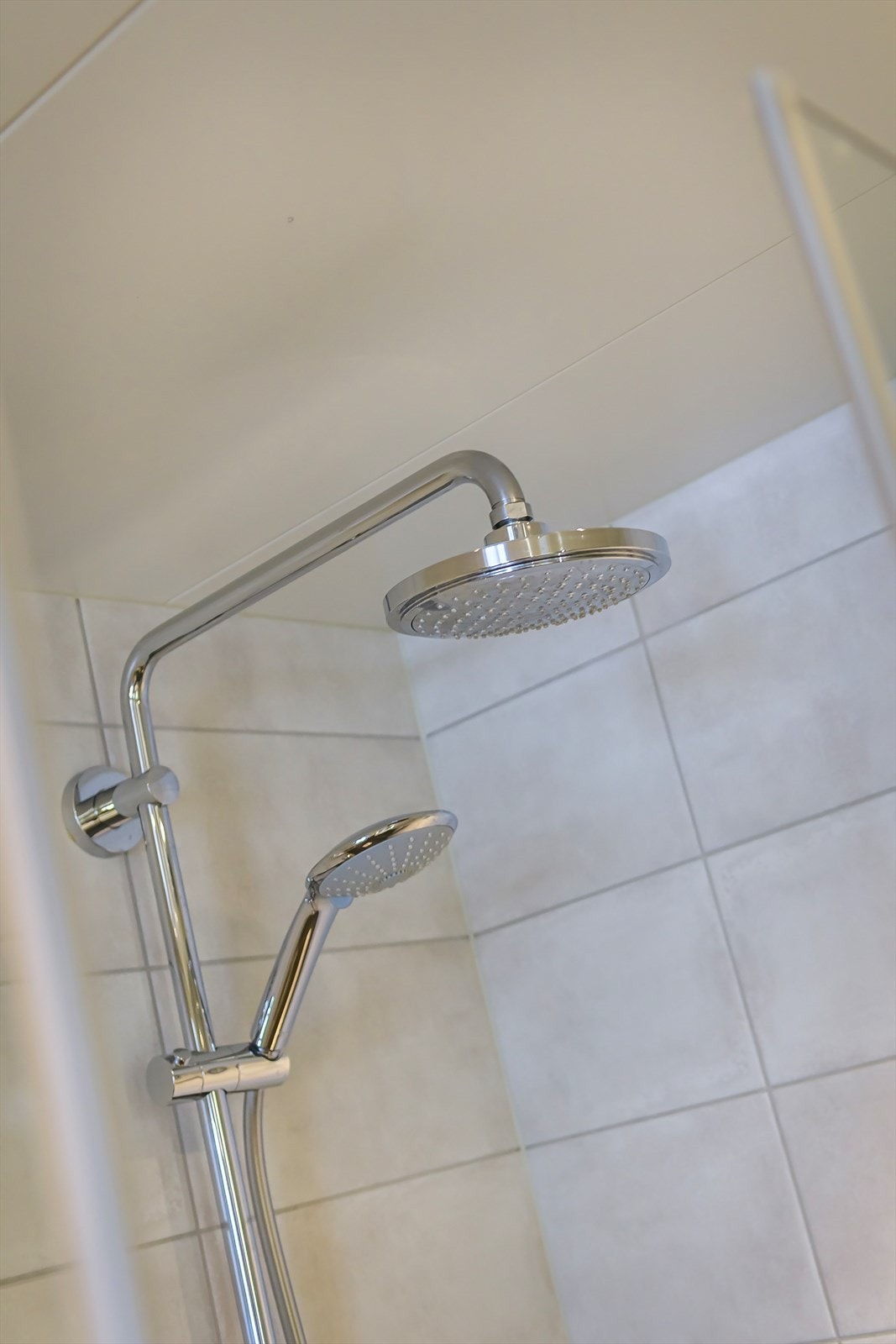 Det har blitt gjort tilvalg med fliser og Grohe armaturer. Galleribilde