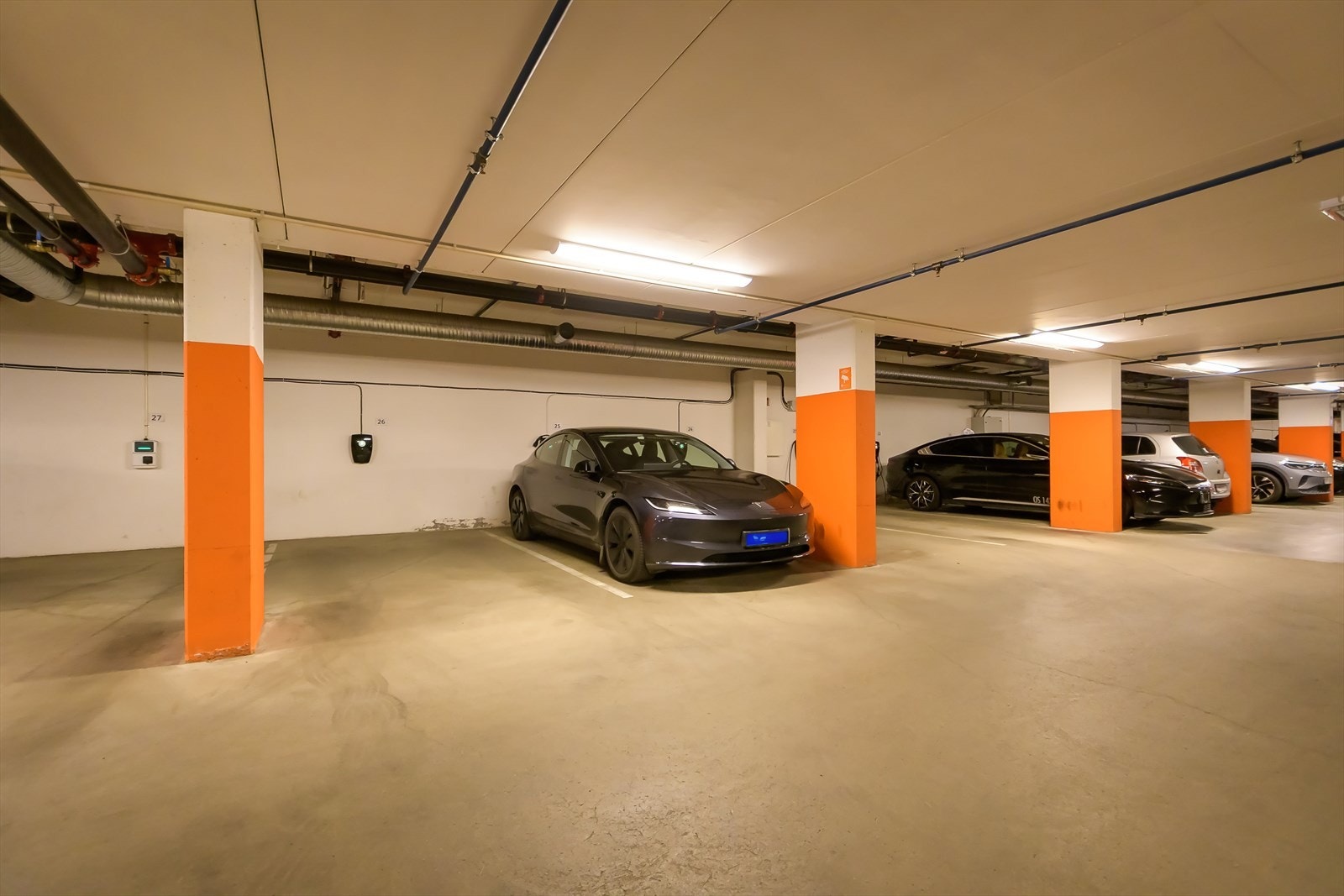 Leiligheten disponerer bod nr. B173 og garasjeplass merket med "26" med el-billader. Galleribilde