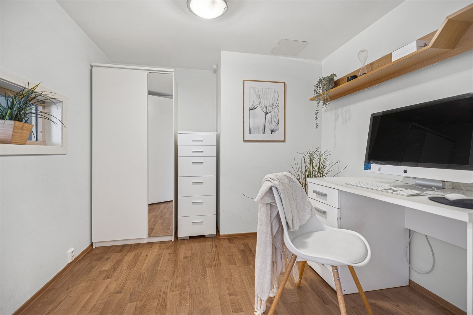 Bod/kontor i tilknytning til gangen. Galleribilde