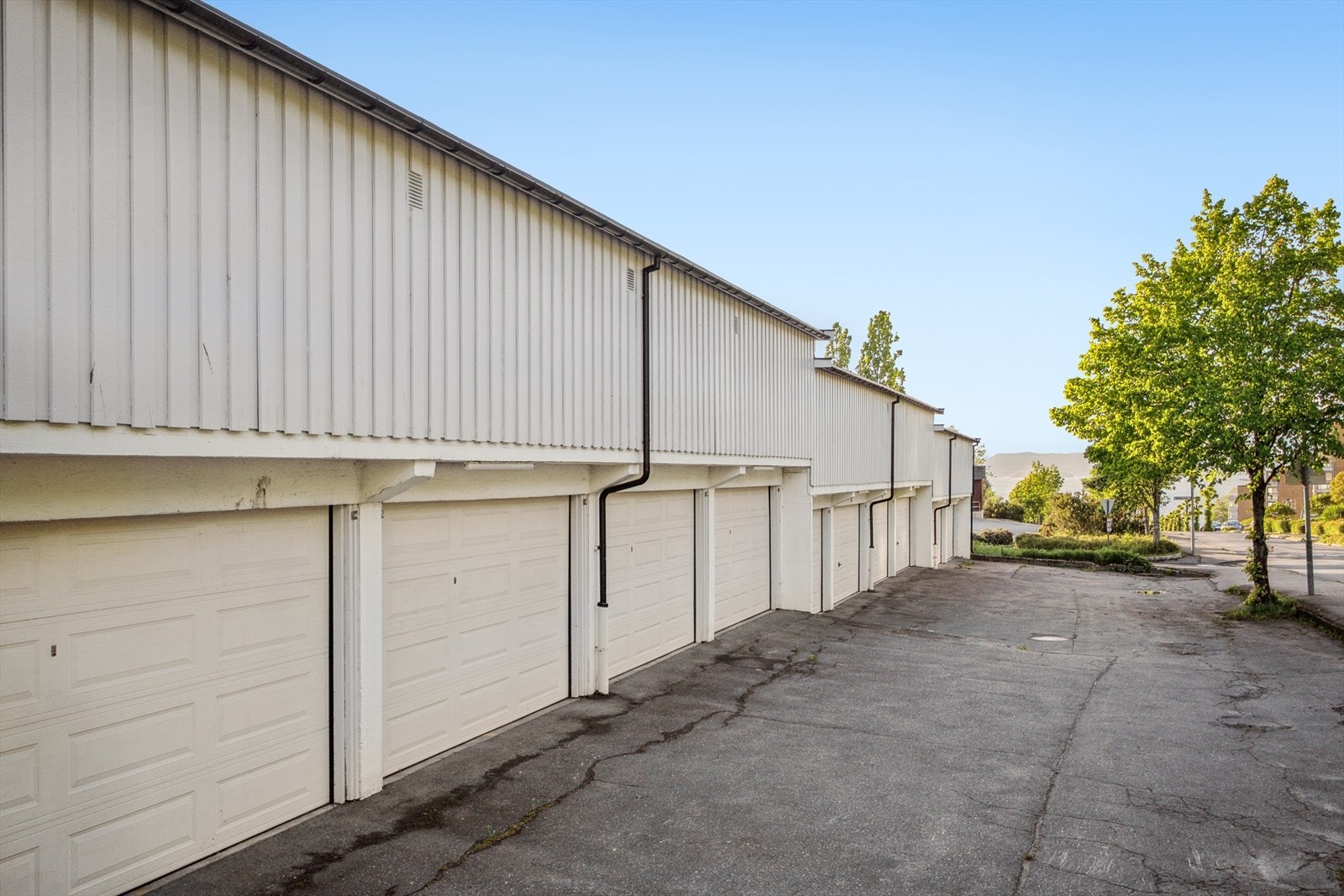 Det følger med garasjeplass i rekke. Galleribilde