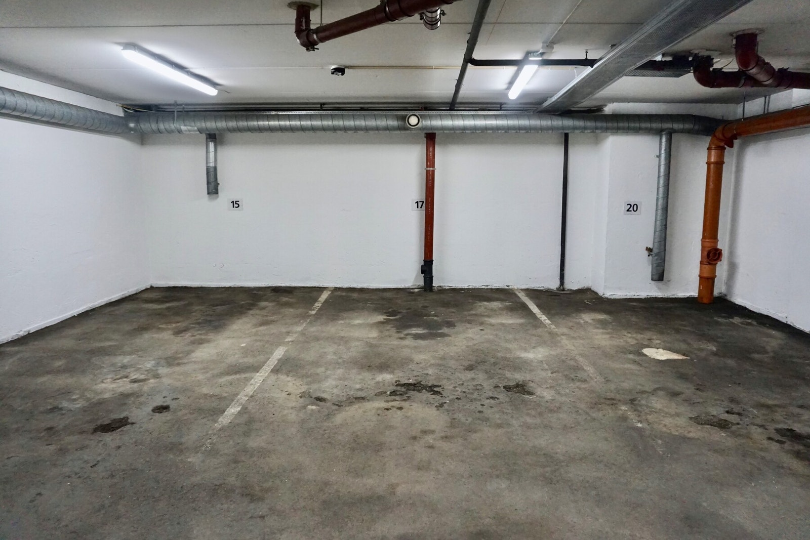 Det medfølger en garasjeplass med leiligheten (nr. 17). Galleribilde