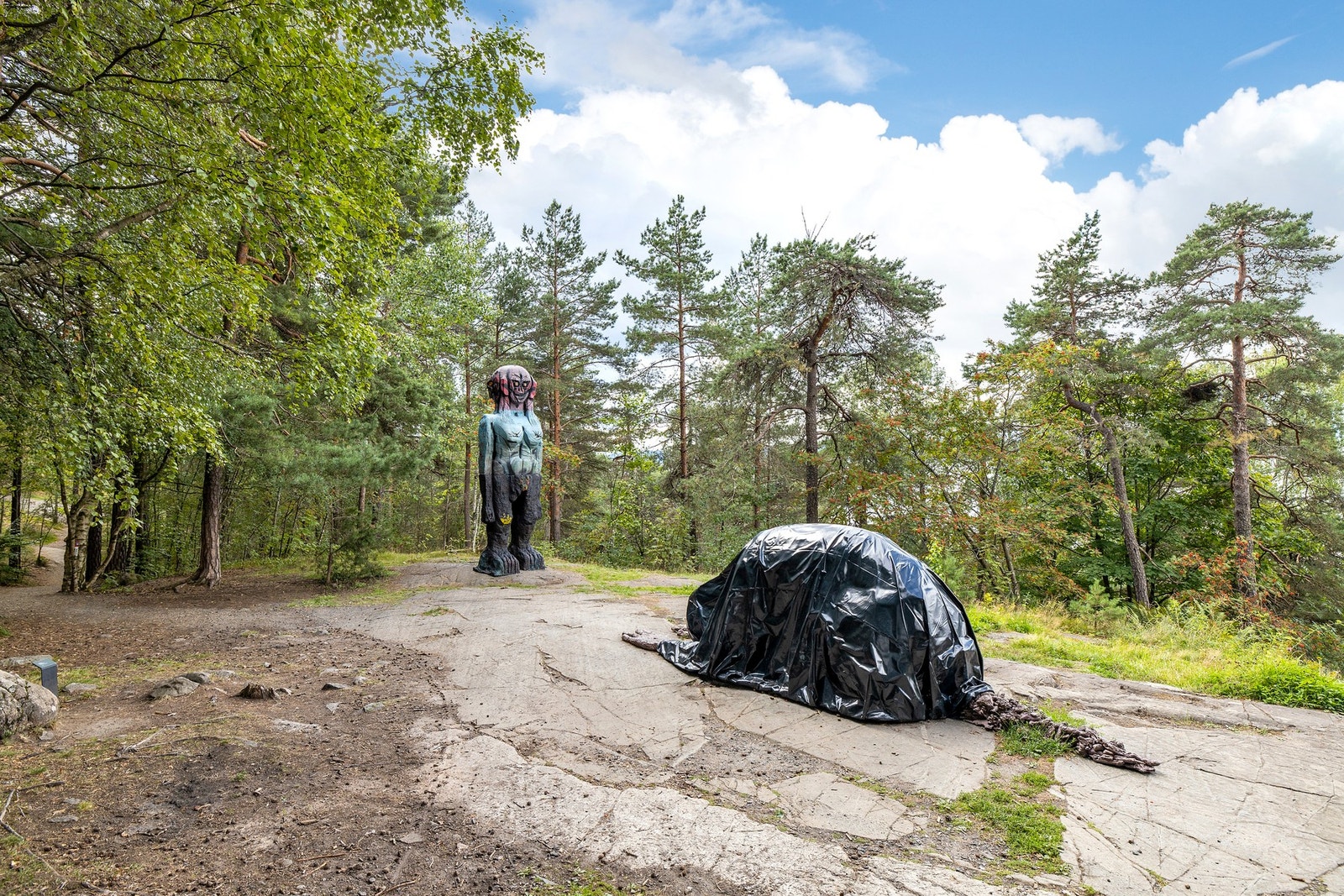 Ekebergparken byr på et unikt møte mellom kunst, historie og natur - midt i byen. Galleribilde