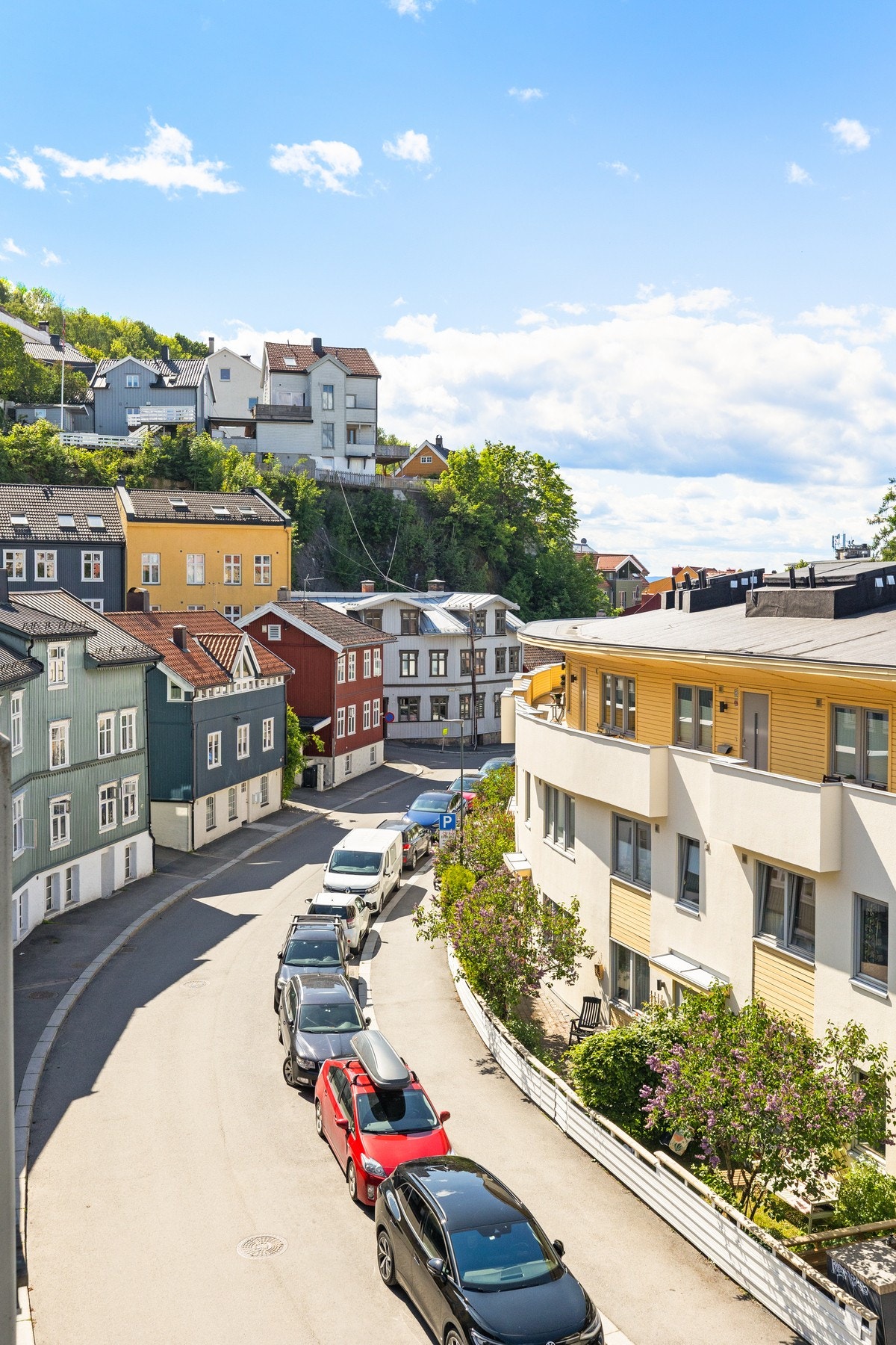 Utsyn mot gate. Galleribilde
