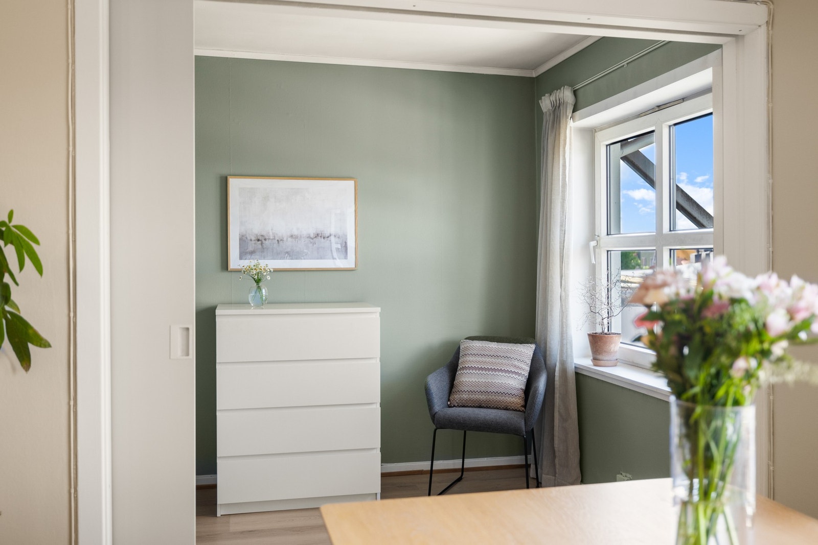 Fra stuen er det videre adkomst til soverommet. Galleribilde