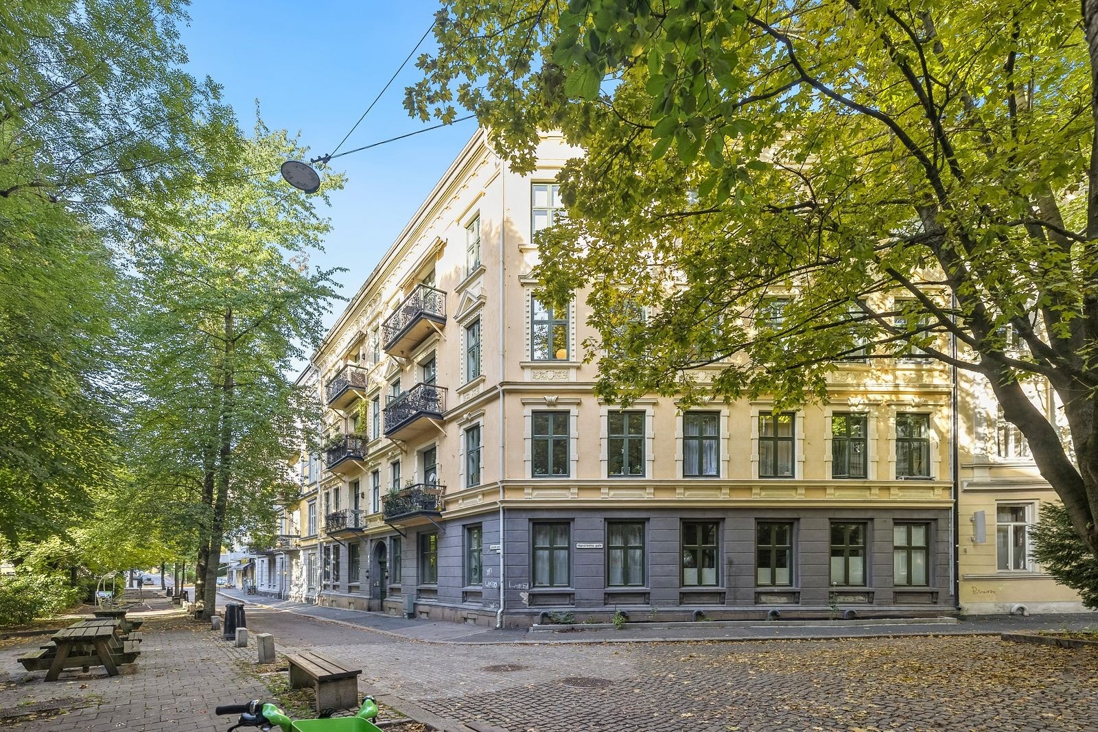 Velkommen til Lassons gate 1 - Stor leilighet med klassiske detaljer, beliggende i rolig miljøgate! Galleribilde