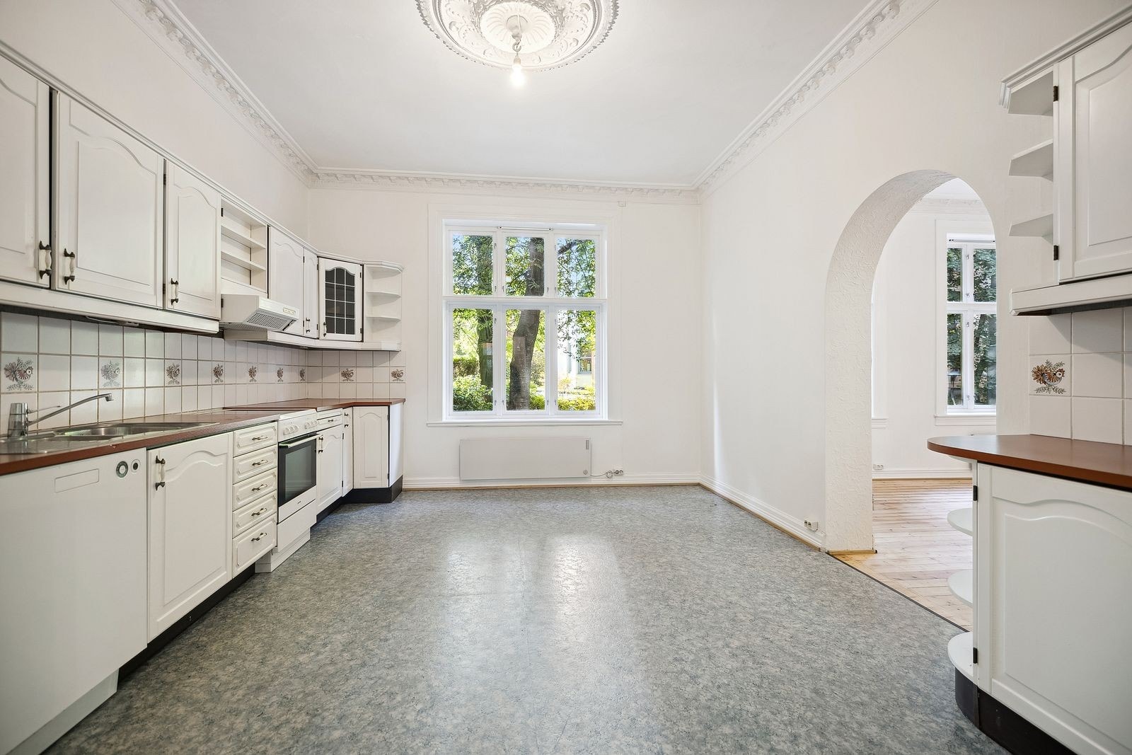 Det er god plass til spisebord for mange Galleribilde