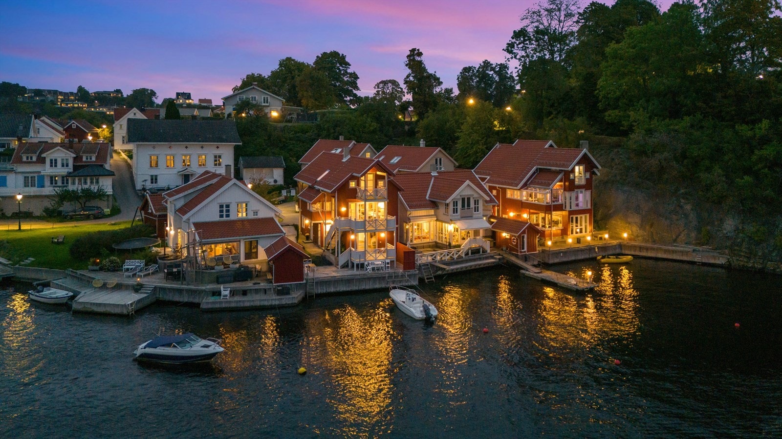 EiendomsMegler1 v/Jørgen E. Thorkildsen presenterer Koffegata 32 - Lekker enebolig med sjelden flott beliggenhet på Øya i Brevik! Galleribilde