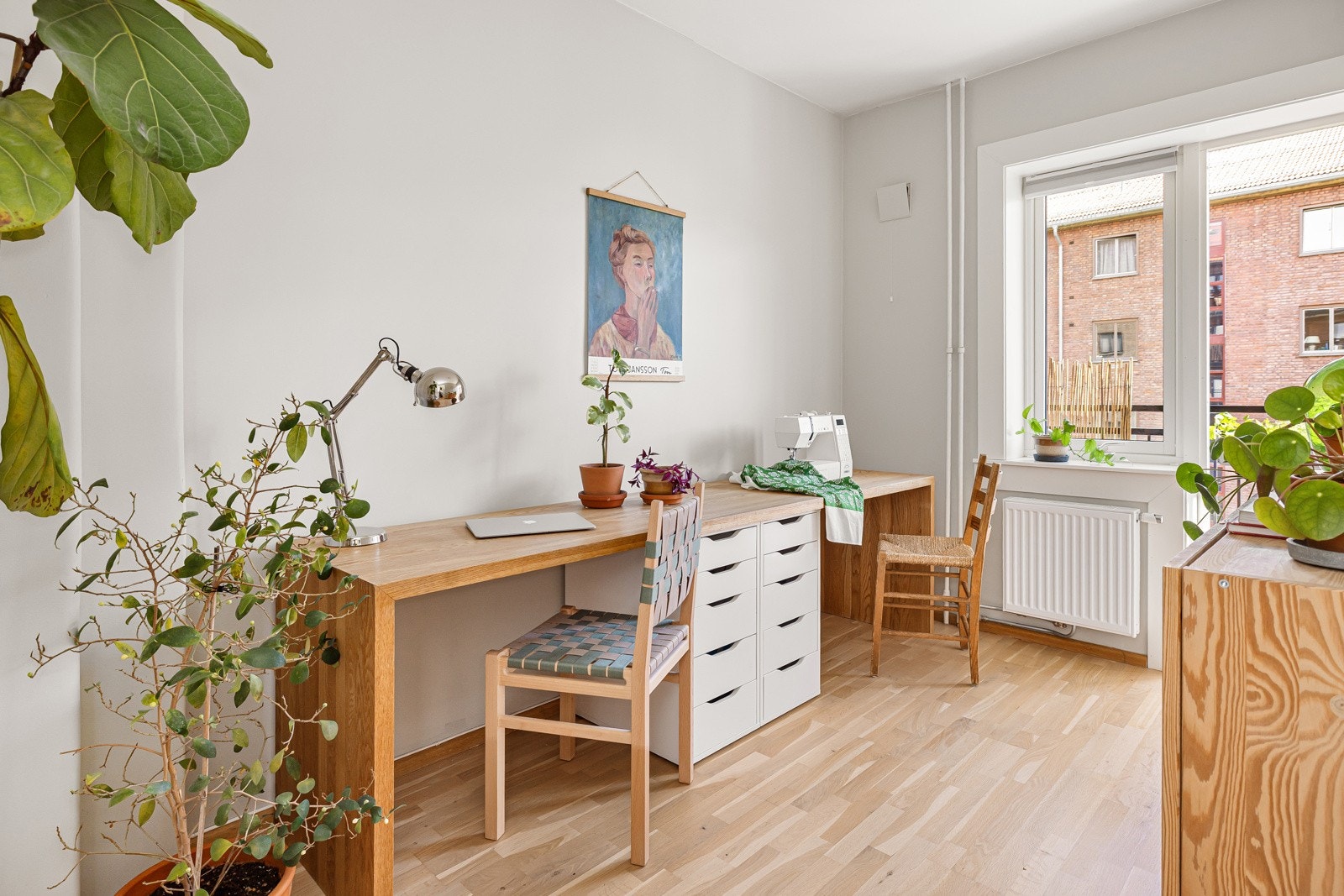 Soverommet benyttes i dag som kontor og gjesterom, men størrelsen åpner opp for ulike bruks- og møbleringsmuligheter. Galleribilde