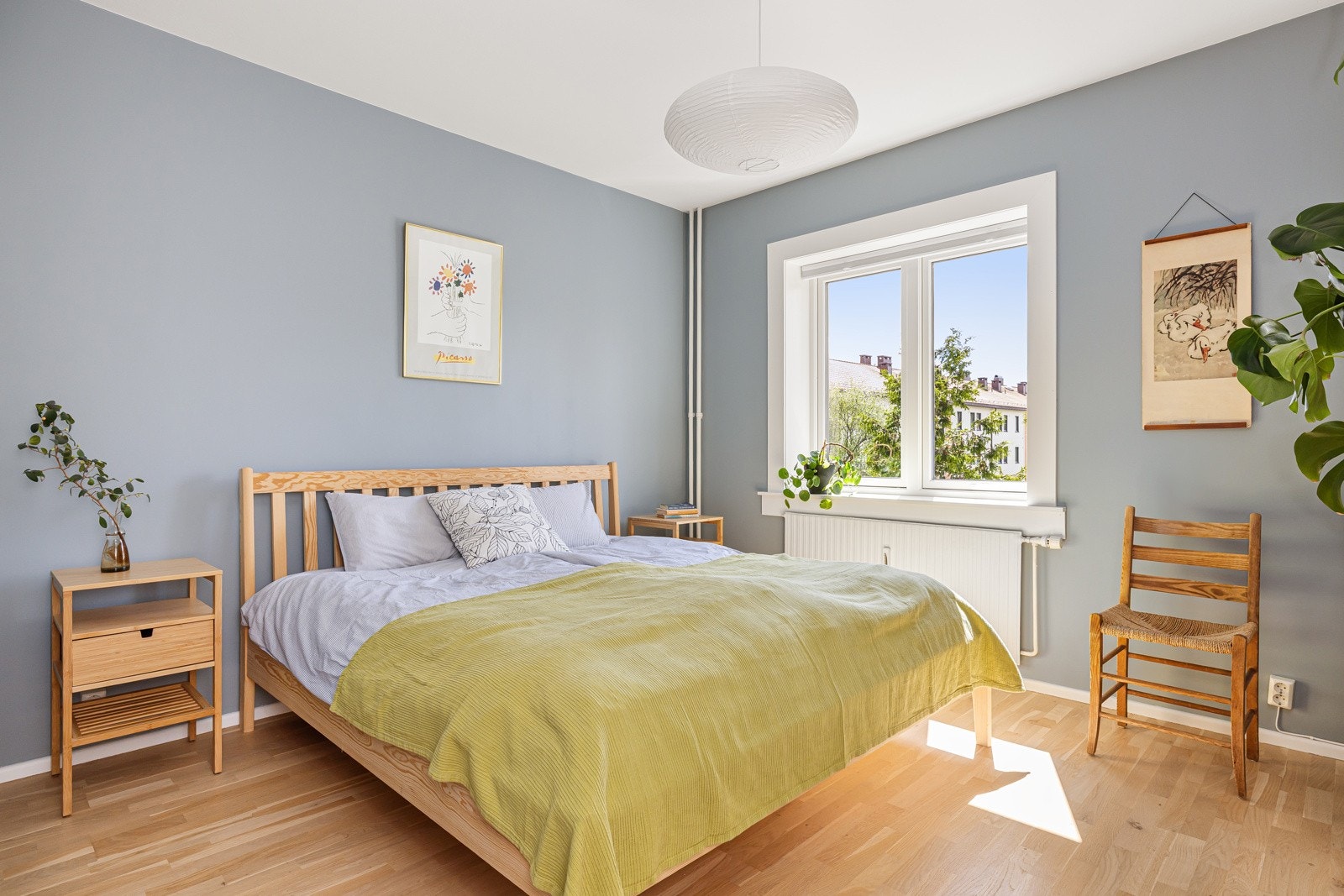 Innbydende hovedsoverom med god plass til dobbeltseng. Galleribilde