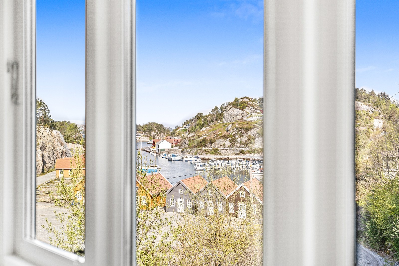 Også fra stuen kan flott utsikt og vakre omgivelser nytes! Galleribilde