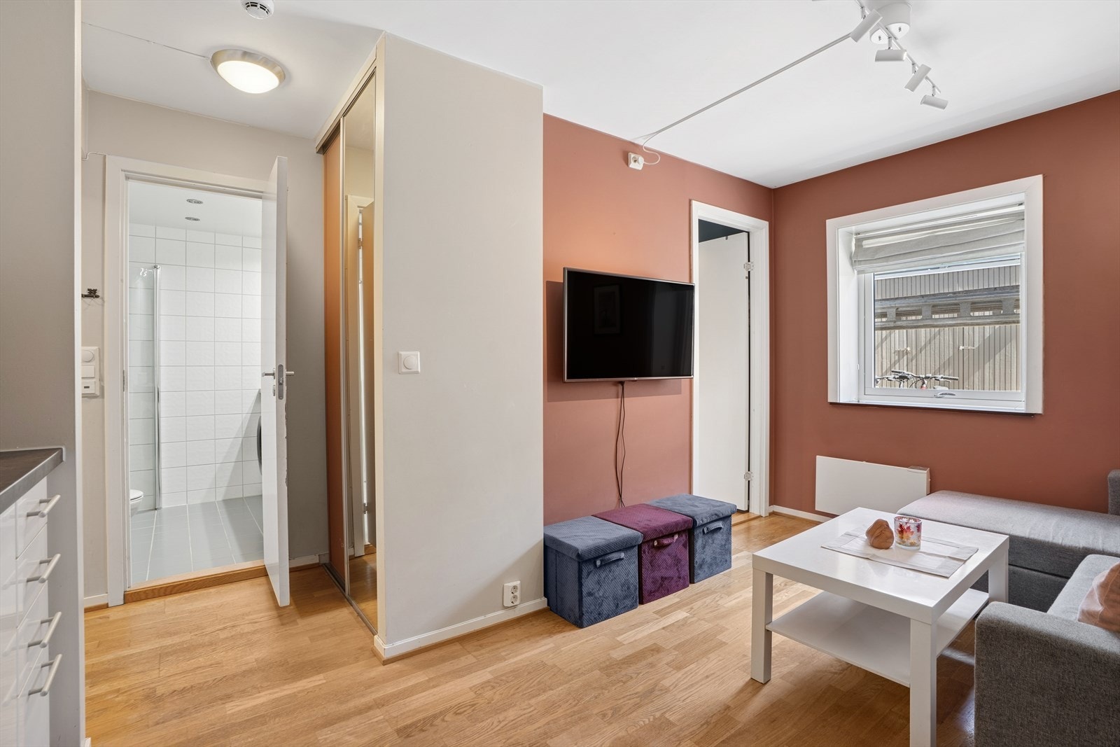 Leiligheten oppleves lys og arealeffektiv. Galleribilde