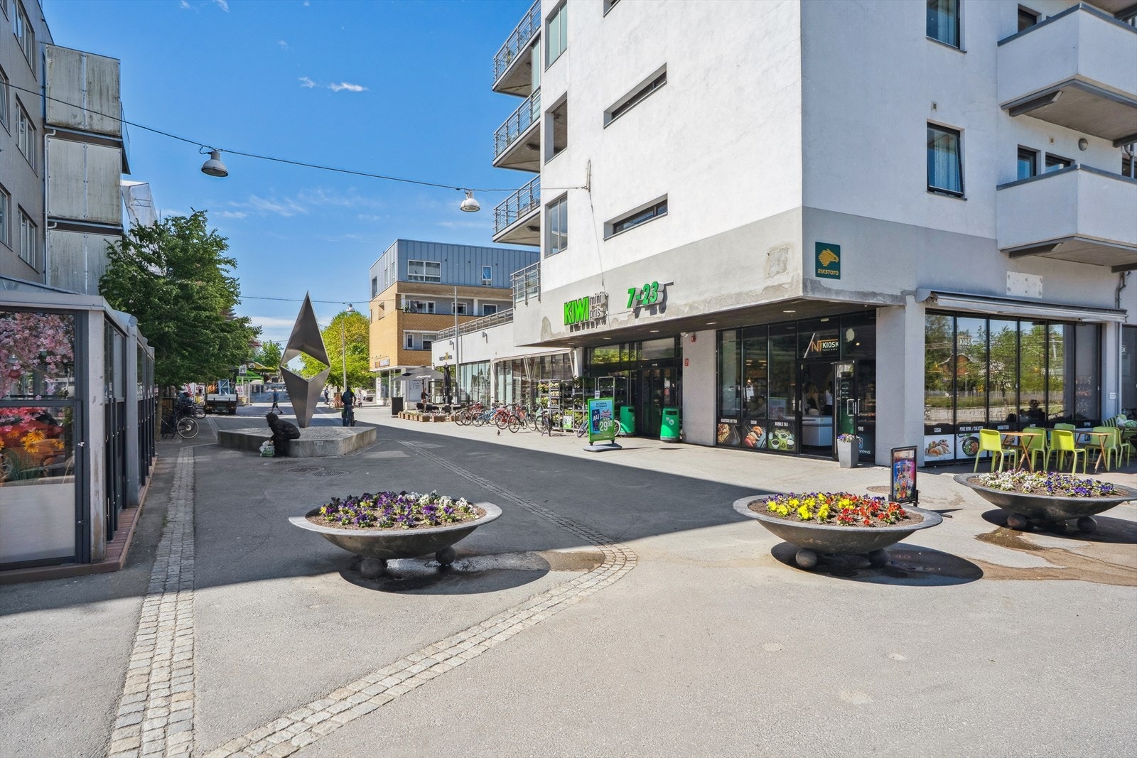 Leiligheten i hjertet av Ås sentrum med umiddelbar nærhet til alt sentrum har å by på. Galleribilde