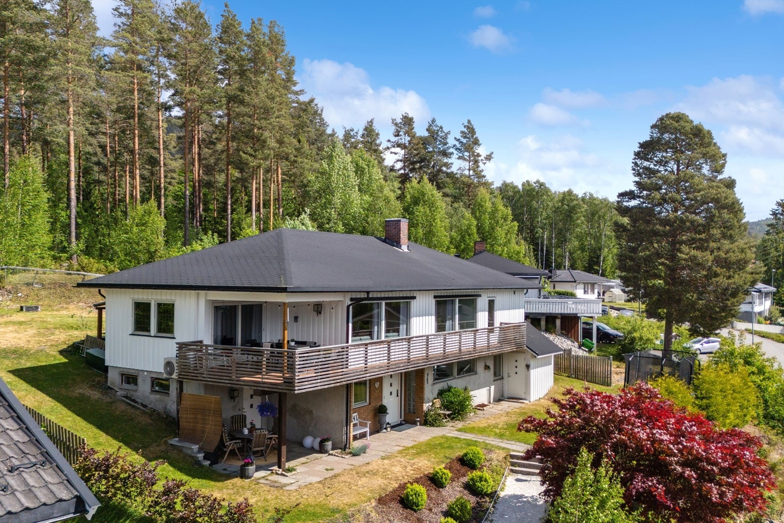 Furutoppen 16 i Krokstadelva er en sjarmerende enebolig med utleiedel! Galleribilde