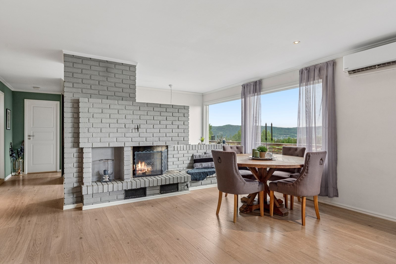 Godt lysinnslipp i stuen. Galleribilde