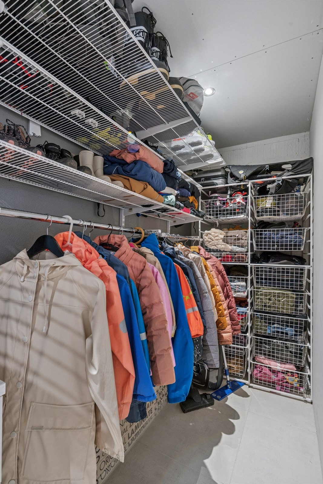 Bod med lagringsplass. Galleribilde