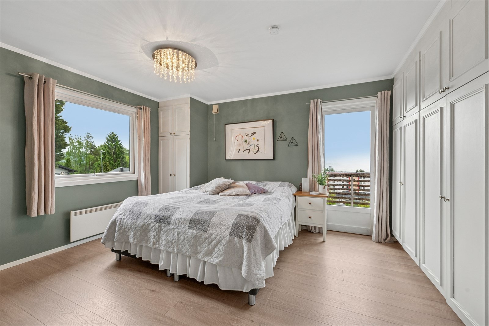 Boligen har fire gode soverom i hoveddelen. Galleribilde