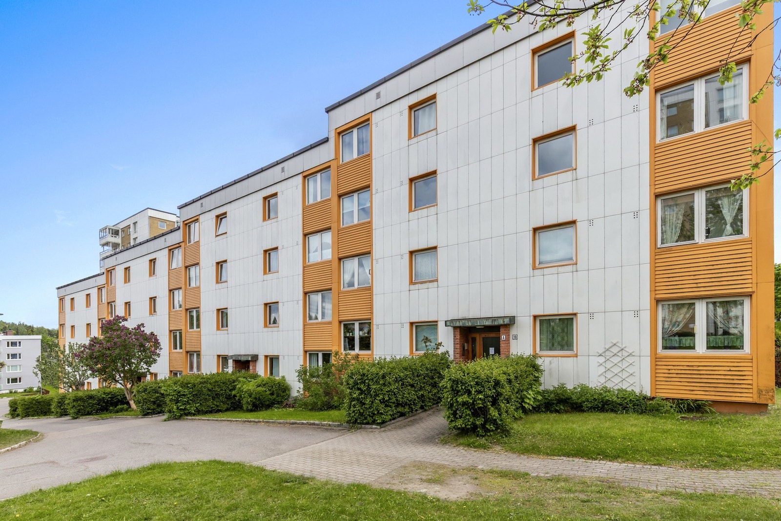 Området byr også på idrettsanlegg, treningssenter og flotte turområder i marka. Galleribilde