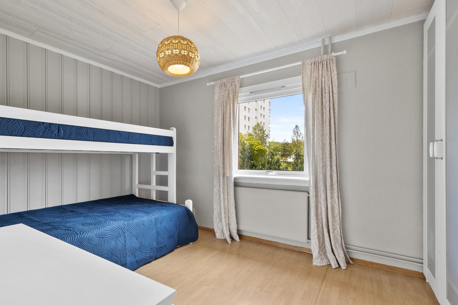 Det andre soverommet egner seg perfekt som enten barnerom eller gjesterom. Galleribilde