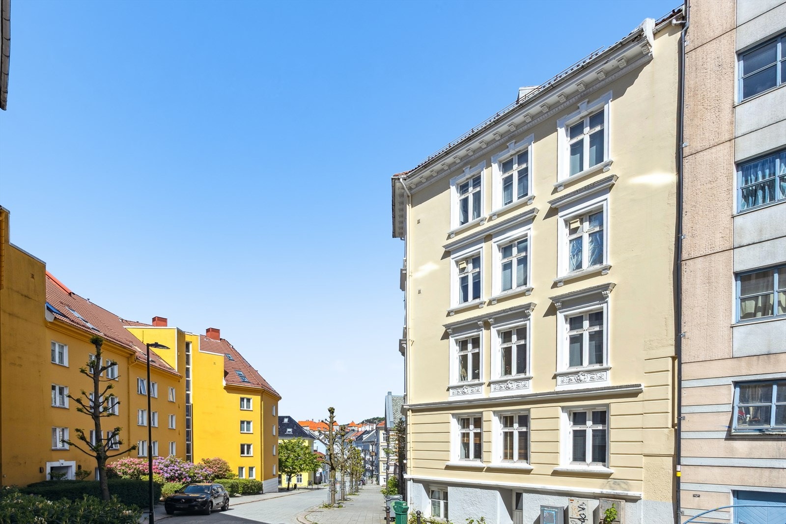 Bygården har en svært ettertraktet og sentral beliggenhet like ved Støletorget. Her har du dagligvarebutikk og busstopp rett rundt hjørnet. Galleribilde